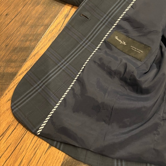 BANANA REPUBLIC Women
Marzotto Italian Wool Navy Check
Plaid Blazer 2. - Picture 14 of 16